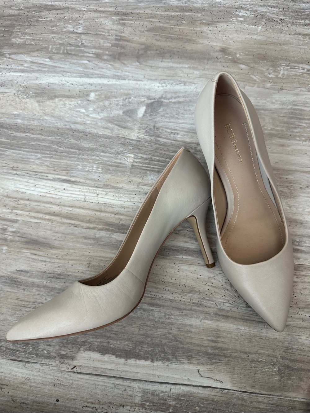 BCBGMaxAzria Cream Pointed-Toe Stiletto Pumps size 8
